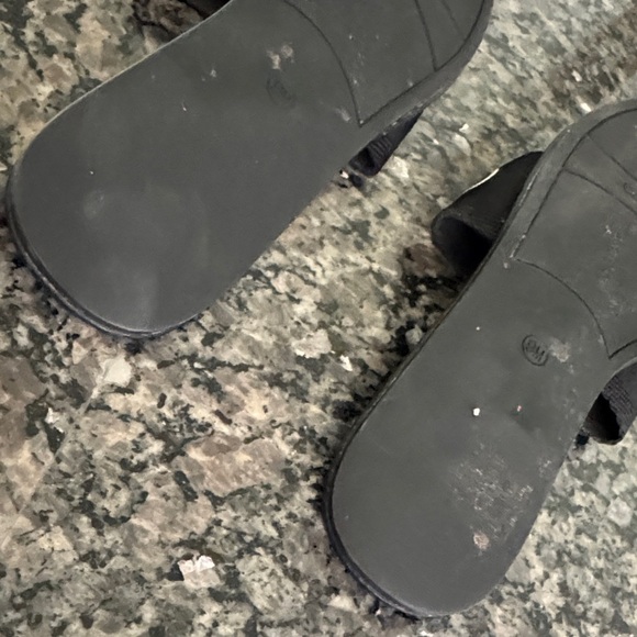 Calvin Klein Black Logo Slide Sandals EUC 8.5 narrow - Picture 6 of 8